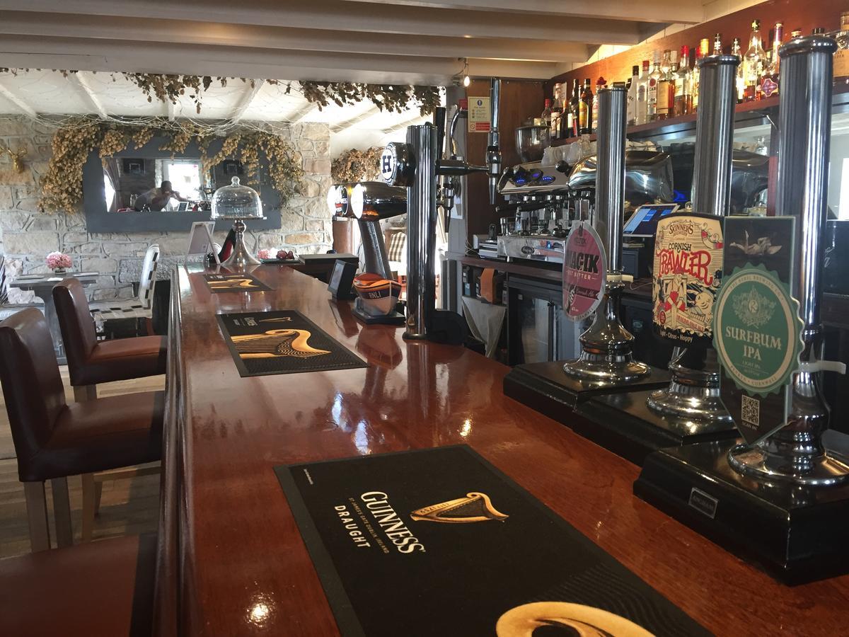 Coach And Horses Inn เพนแซนซ์ ภายนอก รูปภาพ