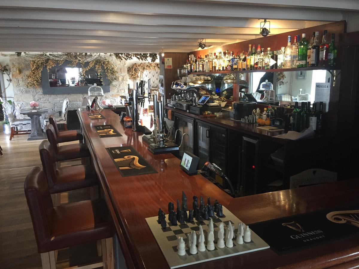 Coach And Horses Inn เพนแซนซ์ ภายนอก รูปภาพ